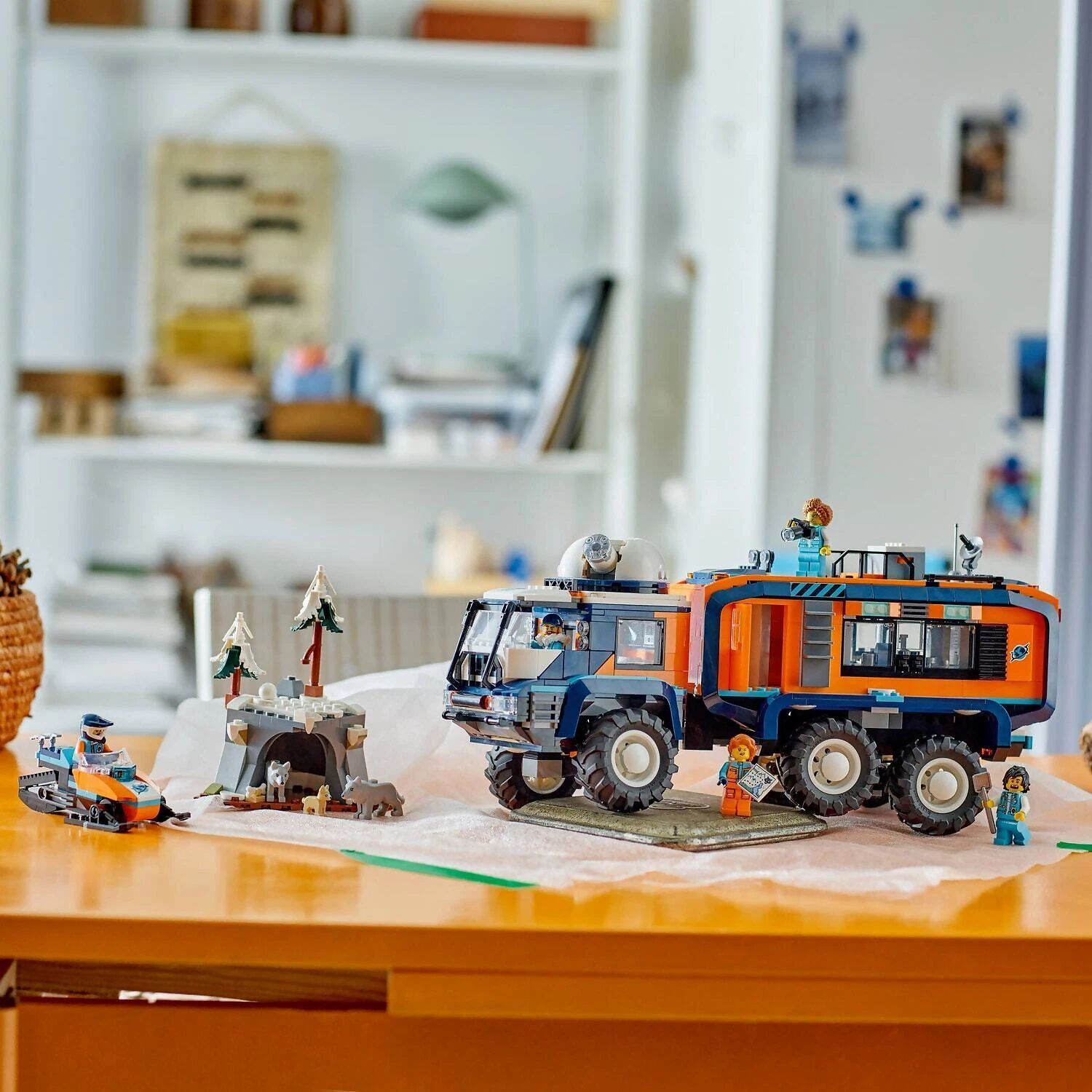 LEGO City Arctic Explorer Science Lab Truck 60471