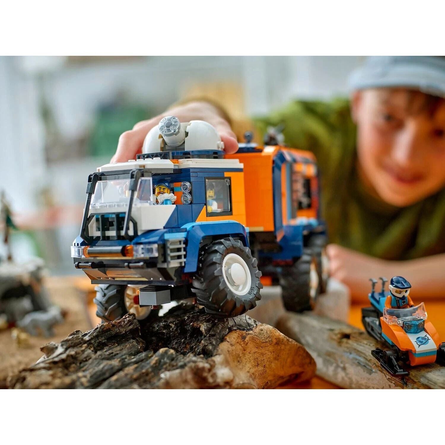 LEGO City Arctic Explorer Science Lab Truck 60471