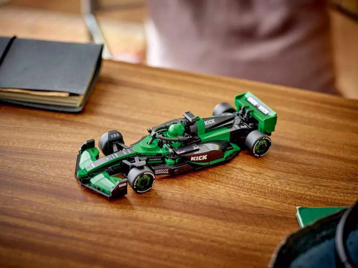 LEGO Speed Champions KICK Sauber F1 Team C44 Race Car 77247