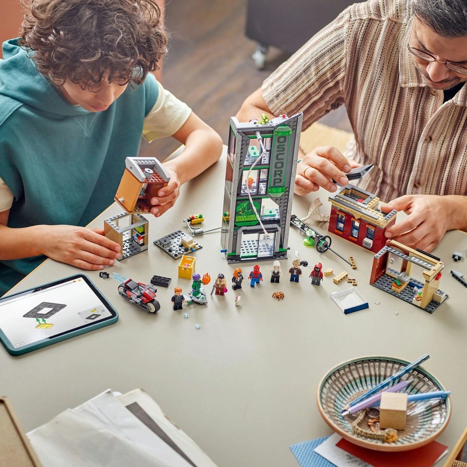 LEGO Marvel Spider-Man vs. Oscorp 76324