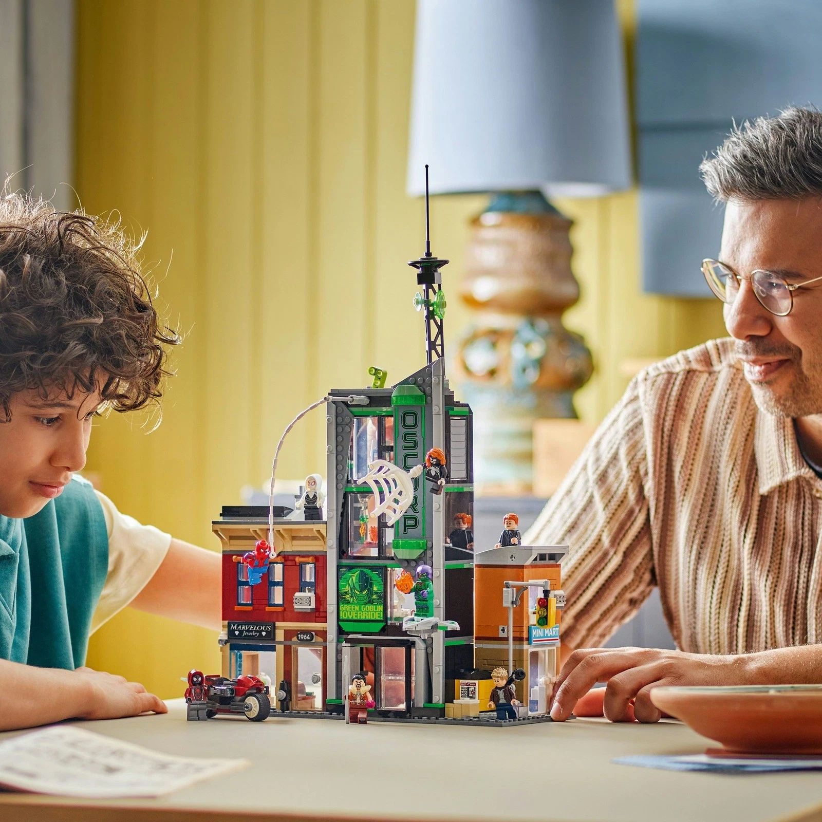 LEGO Marvel Spider-Man vs. Oscorp 76324