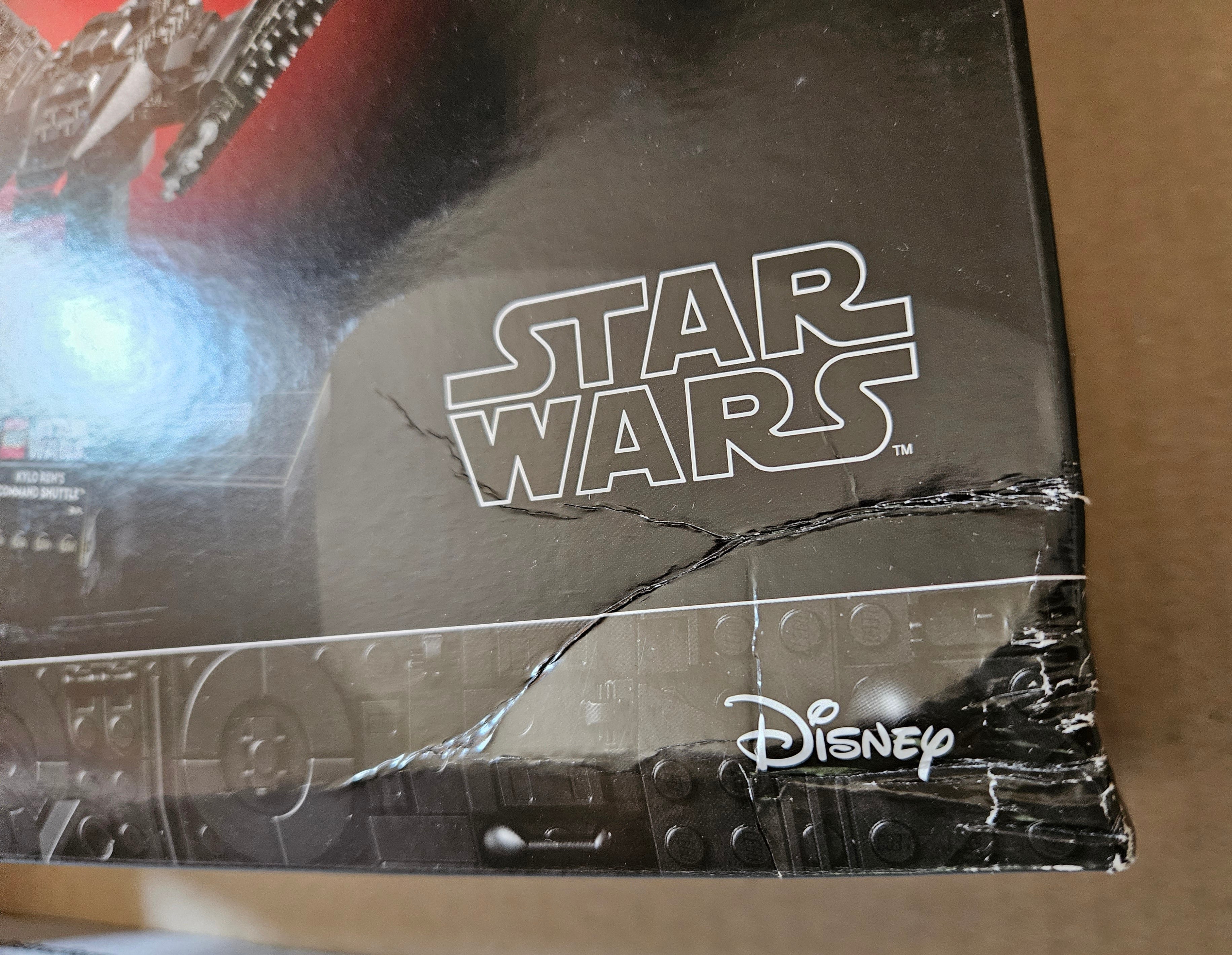 LEGO Star Wars Kylo Ren's Command Shuttle 75406 (CREASED BOX)