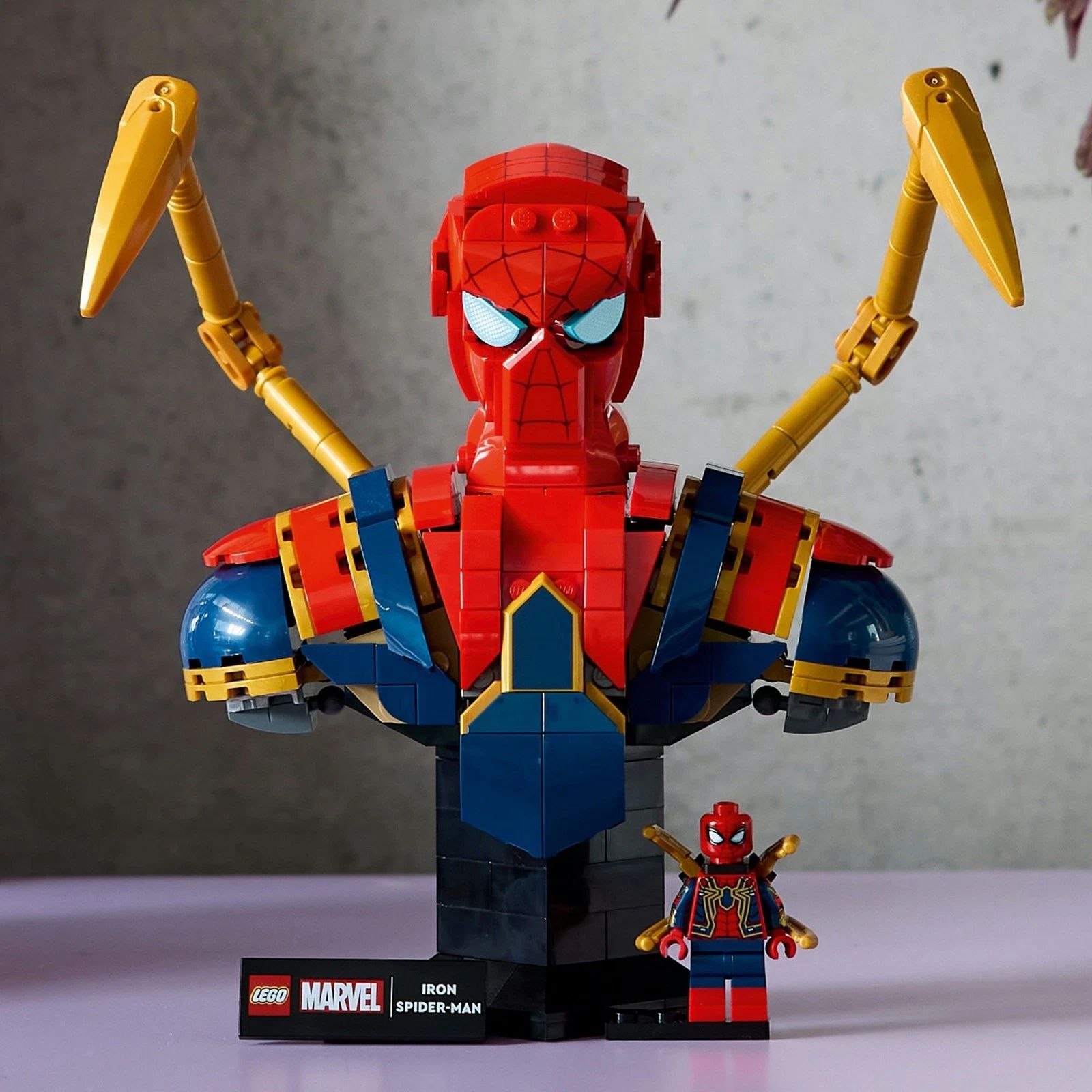 LEGO Marvel Iron Spider-Man Bust 76326