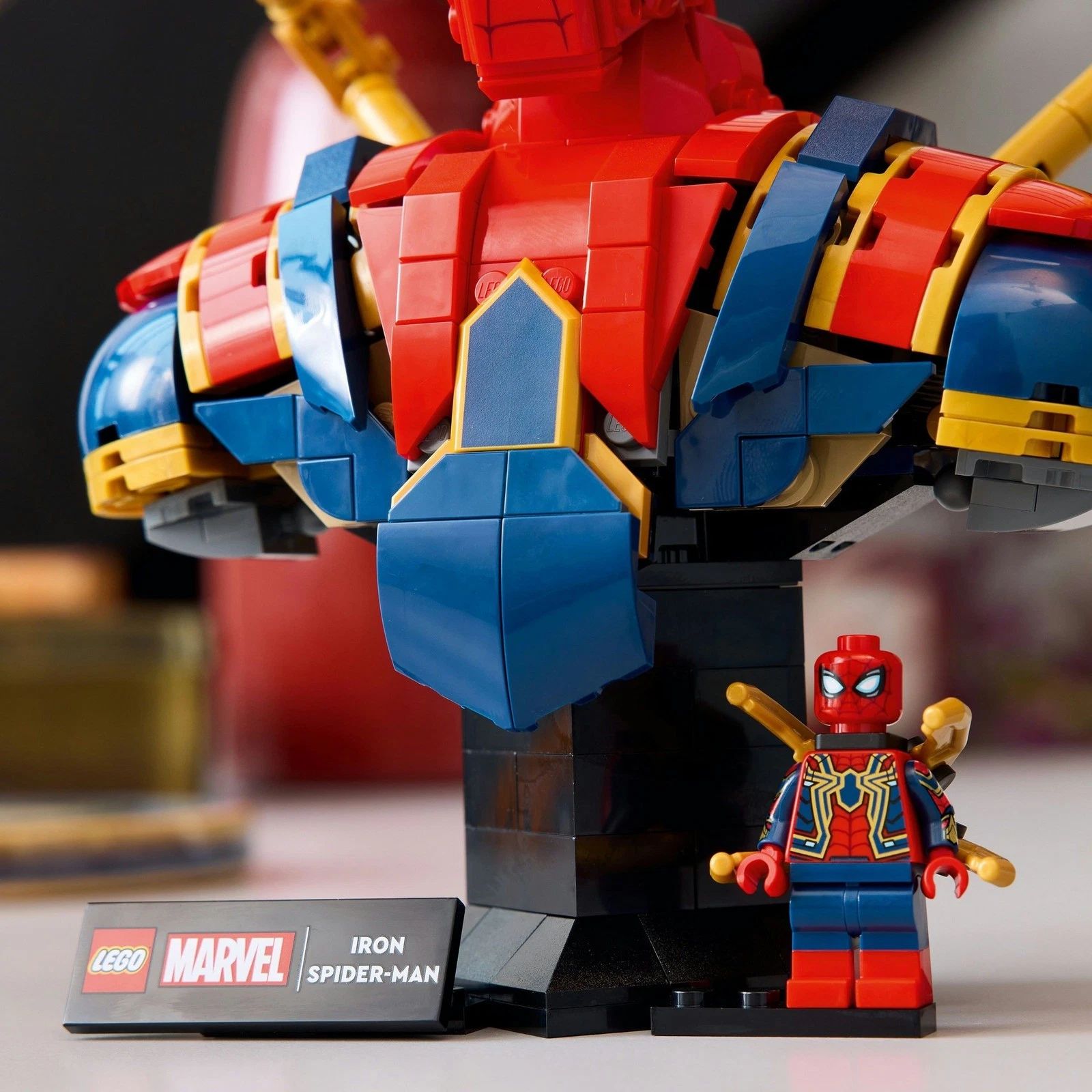 LEGO Marvel Iron Spider-Man Bust 76326