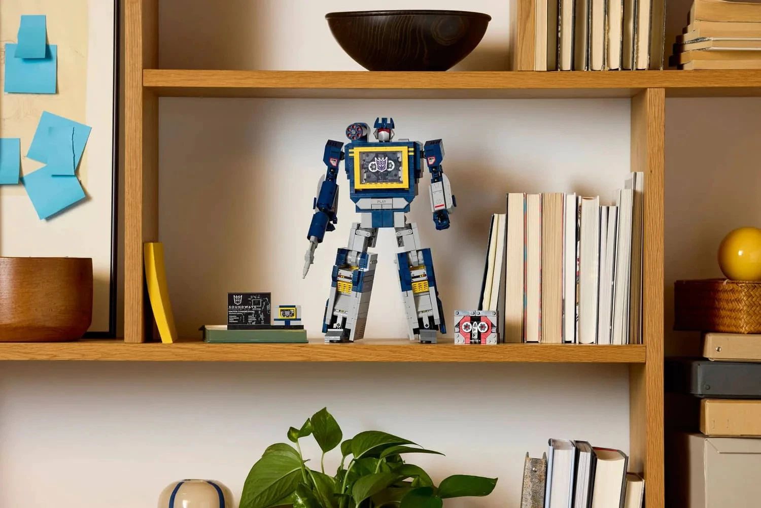 LEGO Icons Transformers: Soundwave 10358