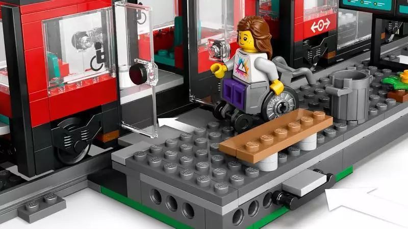 LEGO City Downtown Streetcar and Station 60423