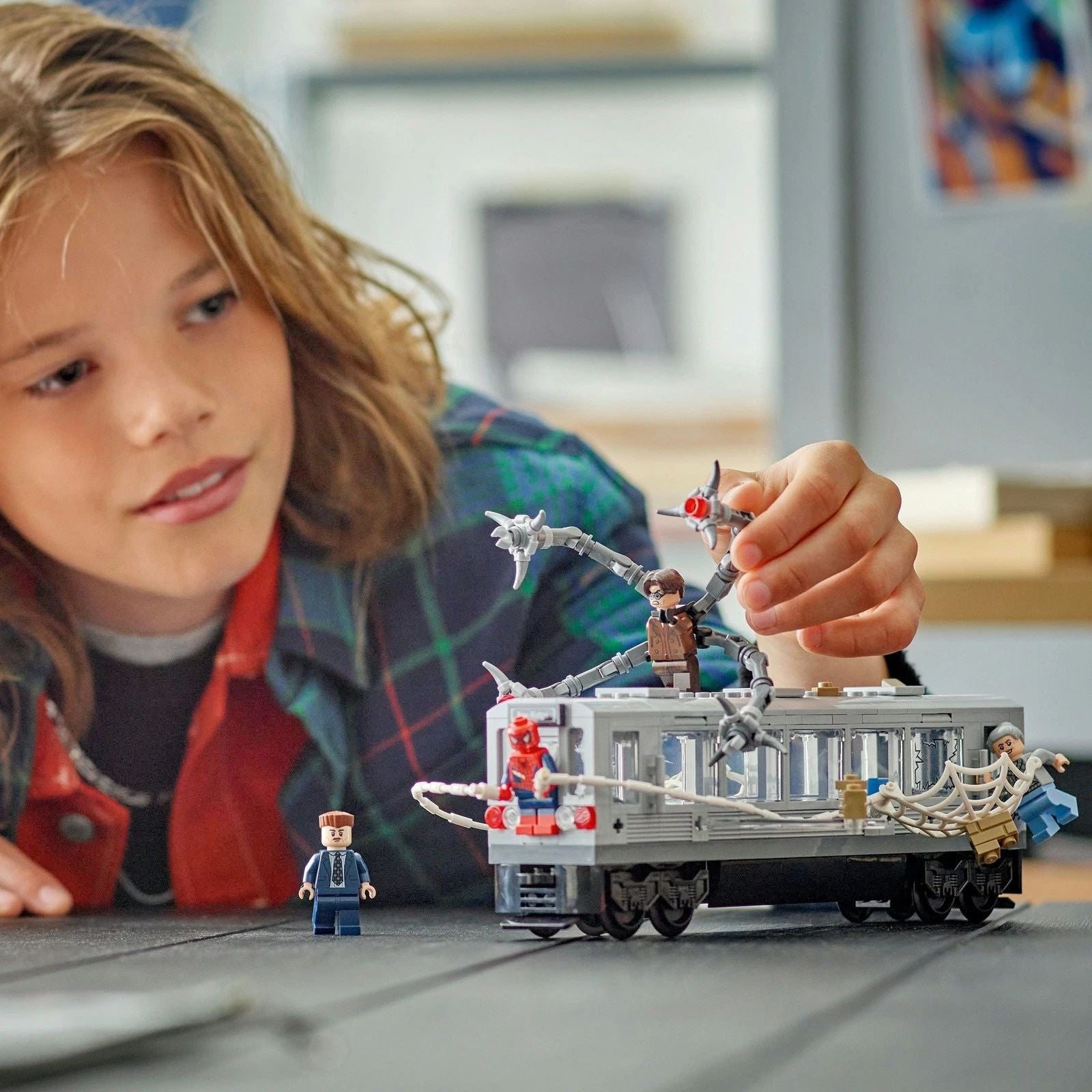 LEGO Marvel Spider-Man vs. Doc Ock Subway Train Scene 76321