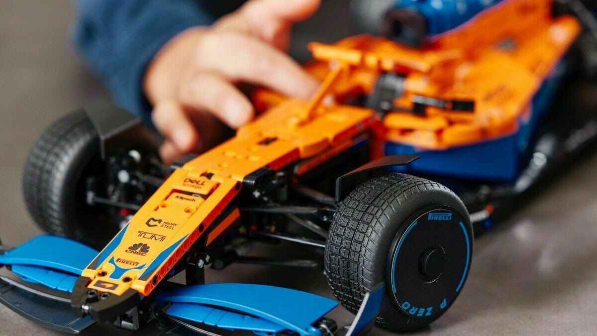 LEGO Technic McLaren Formula 1 Race Car 42141