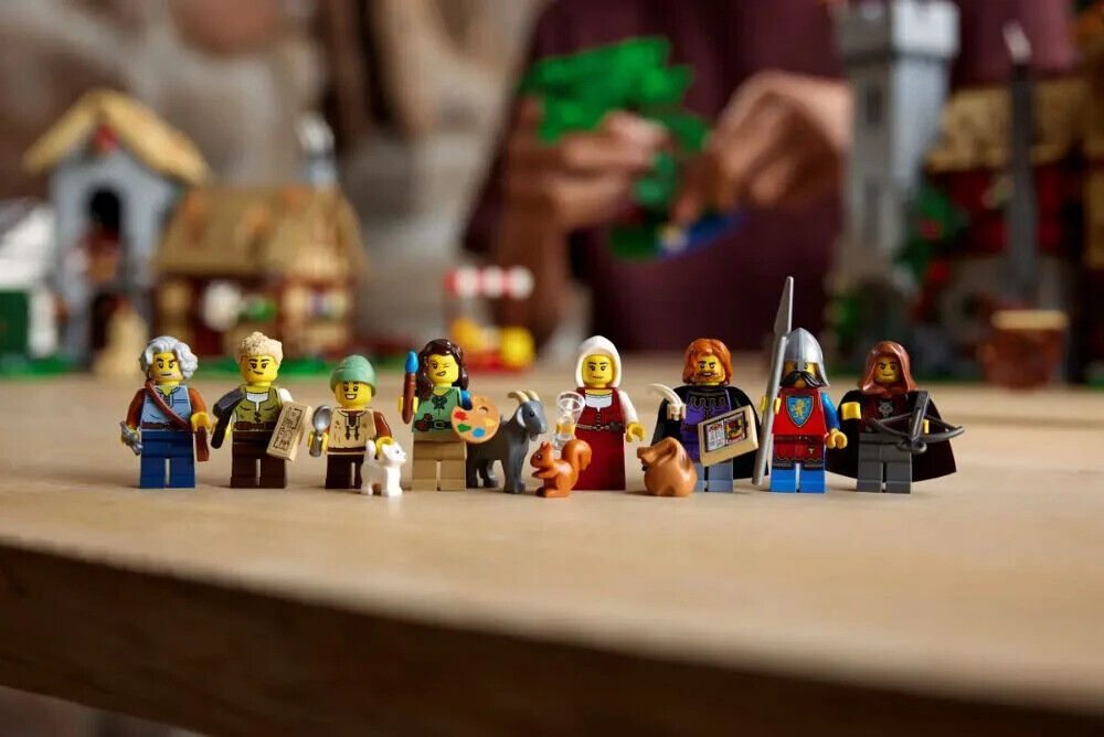 LEGO Icons Medieval Town Square 10332